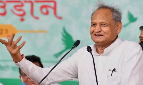 Ashok Gehlot ने कड़े चुनाव कार्यक्रम को लेकर चुनाव आयोग की आलोचना की Ashok Gehlot ने कड़े चुनाव कार्यक्रम को लेकर चुनाव आयोग की आलोचना की