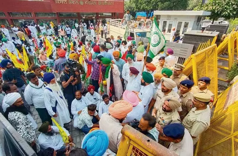 किसानों, आढ़तियों, मिल मालिकों ने Chandigarh में पक्का मोर्चा शुरू