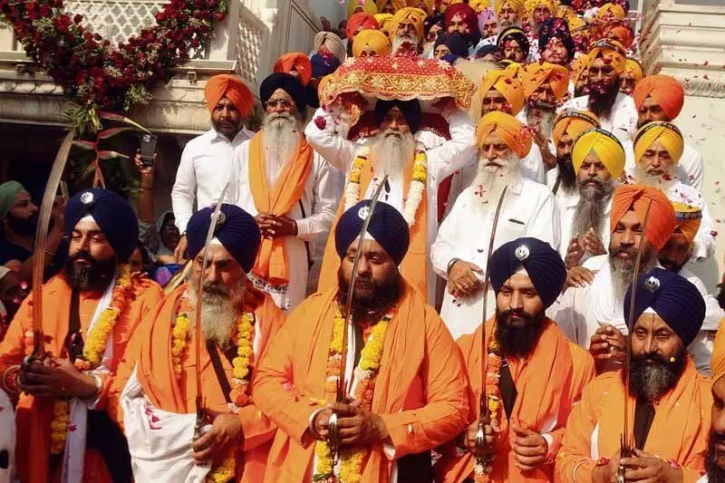 Guru Ramdas के प्रकाश पर्व पर नगर कीर्तन निकाला गया