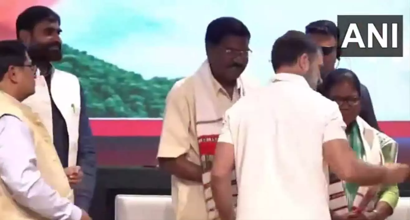 संविधान सम्मान सम्मेलन में शामिल हुए सांसद राहुल गांधी, देखें VIDEO...