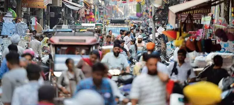 Ludhiana की सड़कों पर त्यौहारी उत्साह के चलते अफरा-तफरी मच गई