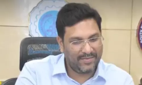 सरकारी आवास से IAS अफसर गिरफ्तार सरकारी आवास से IAS अफसर गिरफ्तार