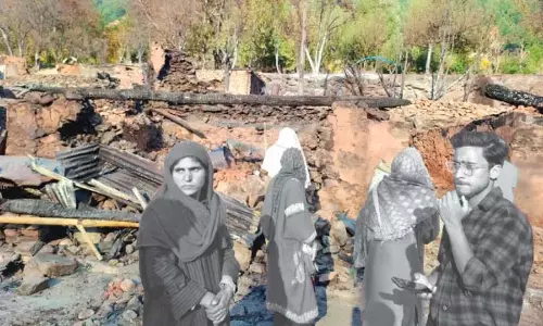 J&K: पिता ने अपनी बेटी के शादी के सपनों को जलते हुए देखा
