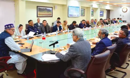 J&K: सीएम उमर ने पारदर्शिता पर जोर दिया J&K: सीएम उमर ने पारदर्शिता पर जोर दिया