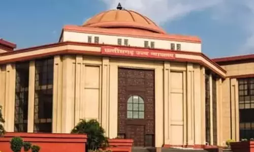 हाईकोर्ट के कर्मचारी को 7 साल की सजा हाईकोर्ट के कर्मचारी को 7 साल की सजा