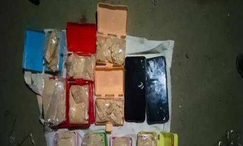 Police ने दो लोगों को गिरफ्तार किया, गुवाहाटी में 5.5 करोड़ रुपये की हेरोइन जब्त की Police ने दो लोगों को गिरफ्तार किया, गुवाहाटी में 5.5 करोड़ रुपये की हेरोइन जब्त की
