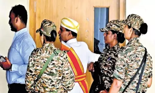 Karnataka: ईडी ने एमयूडीए कार्यालयों पर छापे मारे, महत्वपूर्ण भूमि रिकॉर्ड जब्त किए Karnataka: ईडी ने एमयूडीए कार्यालयों पर छापे मारे, महत्वपूर्ण भूमि रिकॉर्ड जब्त किए