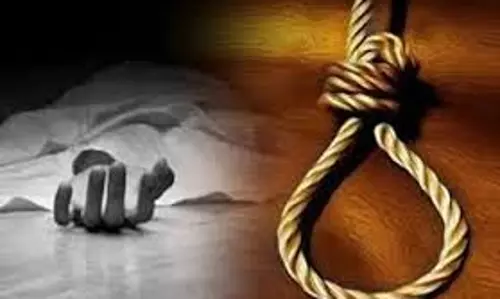 Muzaffarnagar: पंखे से लटक कर व्यक्ति ने की आत्महत्या Muzaffarnagar: पंखे से लटक कर व्यक्ति ने की आत्महत्या