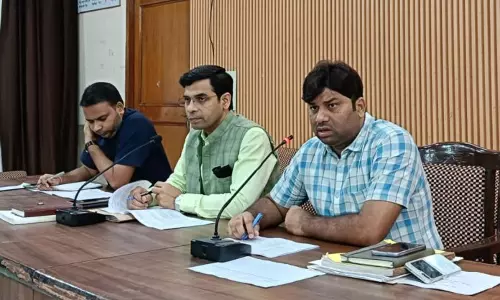 Muzaffarnagar: अधिकारियों ने मीरापुर विधानसभा उप निर्वाचन की तैयारी को लेकर समीक्षा बैठक की