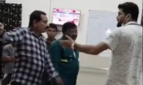डॉक्टर के साथ हाथापाई, स्वास्थ्य केंद्र में जमकर हंगामा