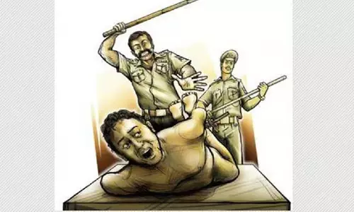 बेटे को पुलिस ने गलत तरीके से हिरासत में लिया, प्रताड़ित किया