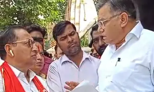 Muzaffarnagar: क्रांति सेना ने किया सीएमओ आफिस में प्रदर्शन