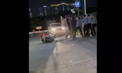सोसायटी में जमकर बवाल, गार्ड्स की गुंडागर्दी, रेजिडेंट को धुना सोसायटी में जमकर बवाल, गार्ड्स की गुंडागर्दी, रेजिडेंट को धुना