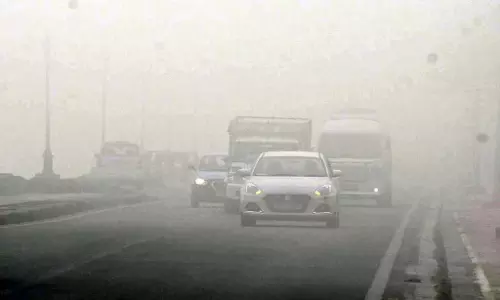 Delhi में AQI गिरकर 226 पर पहुंचा, लोगों को सांस लेने में दिक्कत