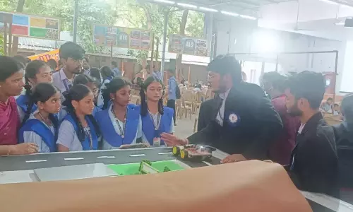 Andhra: कंप्यूटर विज्ञान मेले में नवाचार का प्रदर्शन Andhra: कंप्यूटर विज्ञान मेले में नवाचार का प्रदर्शन