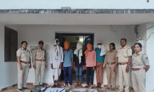 नुआपाड़ा में तेंदुए की खाल जब्त, 5 शिकारी गिरफ्तार नुआपाड़ा में तेंदुए की खाल जब्त, 5 शिकारी गिरफ्तार