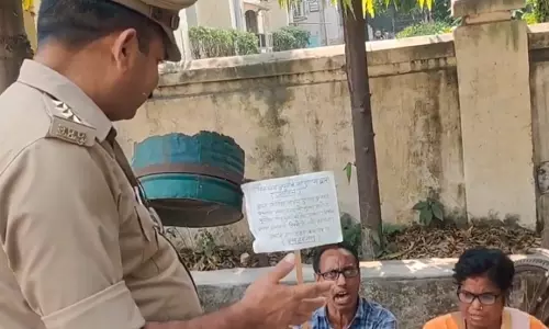 Muzaffarnagar: SSP दफ्तर में लगे ‘पुलिस मुर्दाबाद और भ्रष्टाचार जिंदाबाद’ के नारे Muzaffarnagar: SSP दफ्तर में लगे ‘पुलिस मुर्दाबाद और भ्रष्टाचार जिंदाबाद’ के नारे