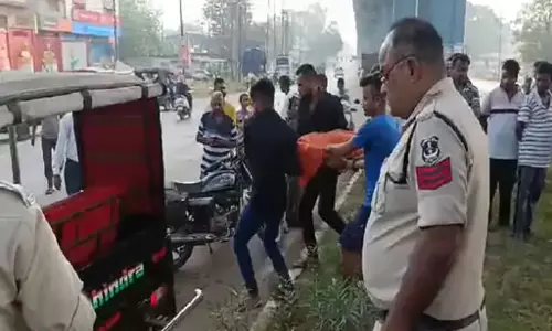 ओवर ब्रिज में लाश मिलने से फैली सनसनी ओवर ब्रिज में लाश मिलने से फैली सनसनी