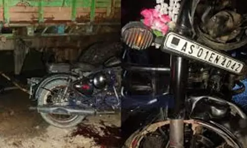 Assam  पुलिस आईआर बटालियन के दो जवानों की दर्दनाक सड़क दुर्घटना में मौत