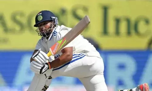 Bengaluru Test: सरफराज ने जड़ा पहला शतक, ऋषभ ने की धमाकेदार वापसी