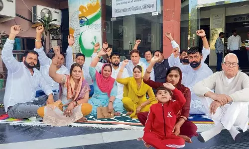 Haryana : रोहतक डीसी ने जिला परिषद प्रमुख के खिलाफ अविश्वास प्रस्ताव पर बैठक बुलाई