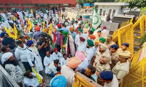 किसानों, आढ़तियों, मिल मालिकों ने Chandigarh में पक्का मोर्चा शुरू