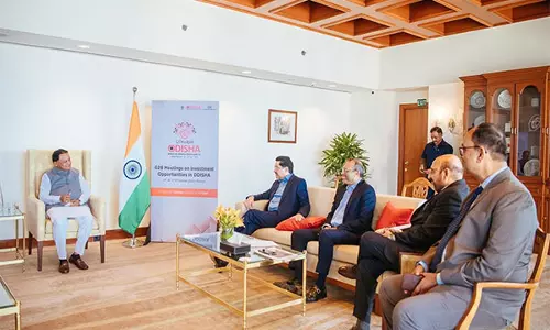 Odisha CM ने मुंबई में इन्वेस्टर्स मीट में कुमार मंगलम बिड़ला से बातचीत की