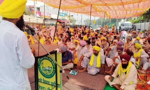 Sangrur के किसानों ने मंत्रियों के घरों के सामने किया प्रदर्शन