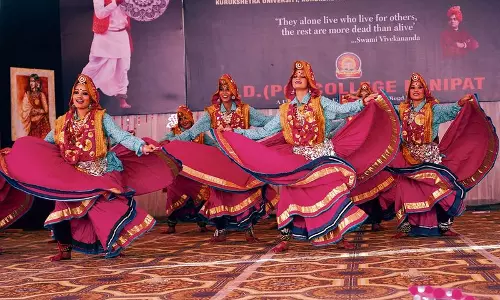 Haryana : युवा महोत्सव में नृत्य की धूम, दर्शक हुए अचंभित Haryana : युवा महोत्सव में नृत्य की धूम, दर्शक हुए अचंभित