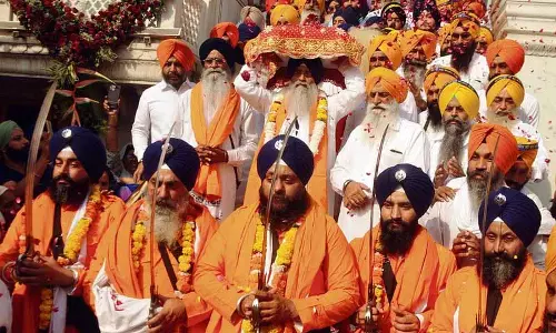 Guru Ramdas के प्रकाश पर्व पर नगर कीर्तन निकाला गया Guru Ramdas के प्रकाश पर्व पर नगर कीर्तन निकाला गया