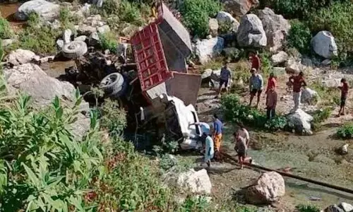 Sirmaur में सड़क दुर्घटना में एक की मौत, दो घायल