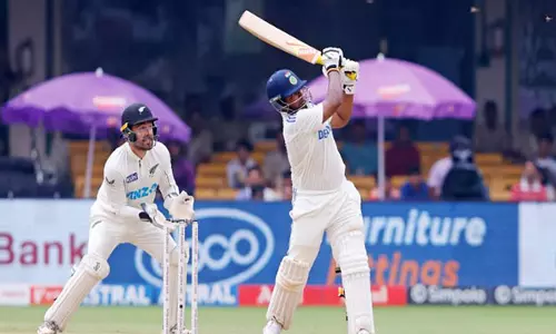 New Zealand के खिलाफ अपने पहले टेस्ट शतक के लिए क्रिकेट दिग्गजों ने सरफराज की तारीफ की