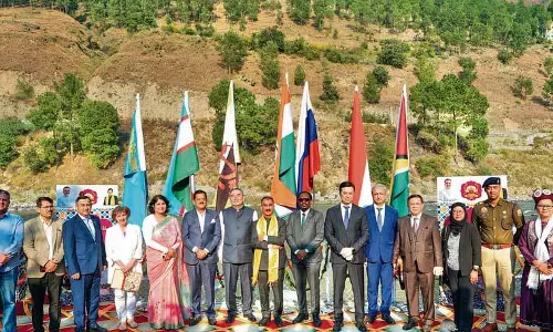 Himachal के मुख्यमंत्री ने पर्यटन और हरित ऊर्जा में निवेश की मांग की