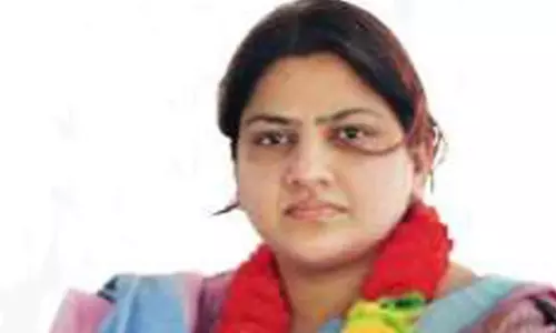 Ghaziabad: पूर्व जनरल वीके सिंह की बेटी योगजा सिंह पर आनंद प्रकाश ने गंभीर आरोप लगाए
