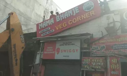 मामा-भांजा रेस्टोरेंट जमींदोज, वेज के नाम पर नॉन वेज खिलाने का आरोप, VIDEO