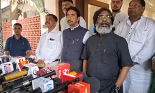 Jharkhand: जेएमएम-कांग्रेस गठबंधन 70 सीटों पर चुनाव लड़ेगा, 11 सीटें आरजेडी और वामपंथी दलों के लिए होंगी Jharkhand: जेएमएम-कांग्रेस गठबंधन 70 सीटों पर चुनाव लड़ेगा, 11 सीटें आरजेडी और वामपंथी दलों के लिए होंगी