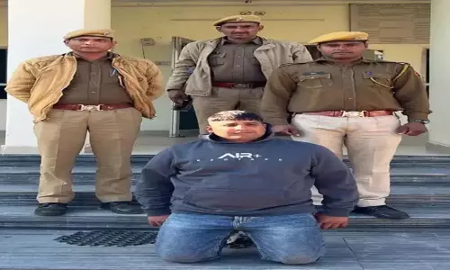 Sirohi चलती बस में महिला से छेड़छाड़, आरोपी गिरफ्तार Sirohi चलती बस में महिला से छेड़छाड़, आरोपी गिरफ्तार