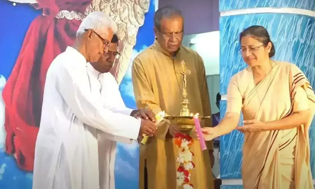 सेंट थेरेसा College में सांस्कृतिक कार्यक्रमों ने दर्शकों को मंत्रमुग्ध कर दिया सेंट थेरेसा College में सांस्कृतिक कार्यक्रमों ने दर्शकों को मंत्रमुग्ध कर दिया