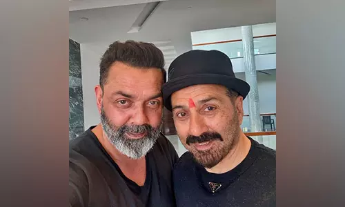 Bobby Deol ने भाई सनी देओल के जन्मदिन पर प्यार लुटाया