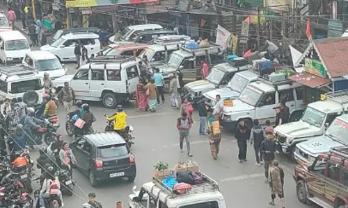Sikkim :  अधिकारियों और सिंडिकेटों ने हिल्स में ट्रैफिक जाम और अत्यधिक किराये की समस्या से निपटने के तरीकों पर चर्चा की