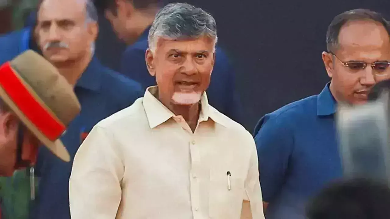 Andhra के सीएम ने राजधानी अमरावती के कामों को फिर से शुरू करने के लिए पूजा की Andhra के सीएम ने राजधानी अमरावती के कामों को फिर से शुरू करने के लिए पूजा की