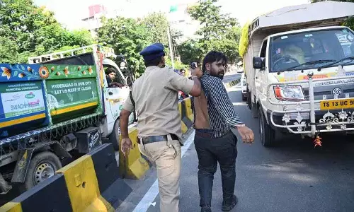 CM ने राजनीतिक विरोधियों को हाइड्रा से धमकाना जारी रखा CM ने राजनीतिक विरोधियों को हाइड्रा से धमकाना जारी रखा