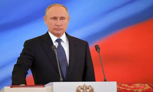 Putin अमेरिकी डॉलर के प्रभुत्व को तोड़ने के लिए स्विफ्ट प्रणाली बनाने के पक्ष में