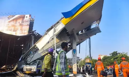 Ghatkopar Hoarding Collapse: मुख्य आरोपी भावेश भिंडे को जमानत मिल गई Ghatkopar Hoarding Collapse: मुख्य आरोपी भावेश भिंडे को जमानत मिल गई