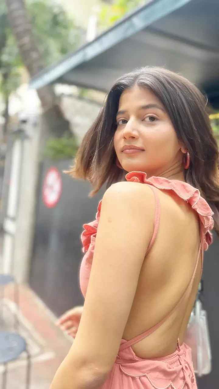 समृद्धि शुक्ला नजर आई हॉट