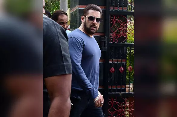 Salman Khan: सलमान खान ने धमकी के बीच फिर शुरू की शूटिंग, जानें कैसे हो रही एक्टर की सुरक्षा