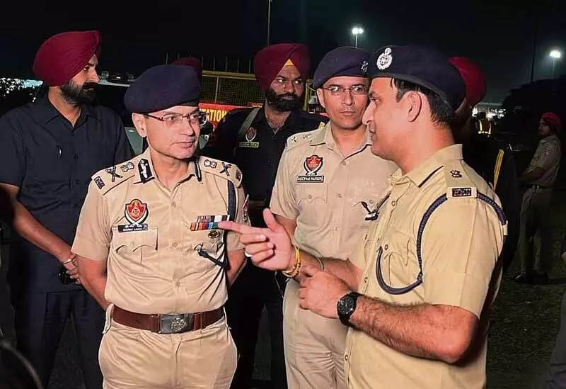 निवासियों से प्रत्यक्ष प्रतिक्रिया प्राप्त करने के लिए, DGP यादव ने ‘नाइट डोमिनेशन’ ऑपरेशन का विकल्प चुना