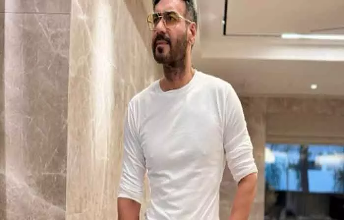 Ajay Devgn ने सिंघम की री-रिलीज़ स्क्रीनिंग में बेहतरीन कैज़ुअल लुक पेश किया