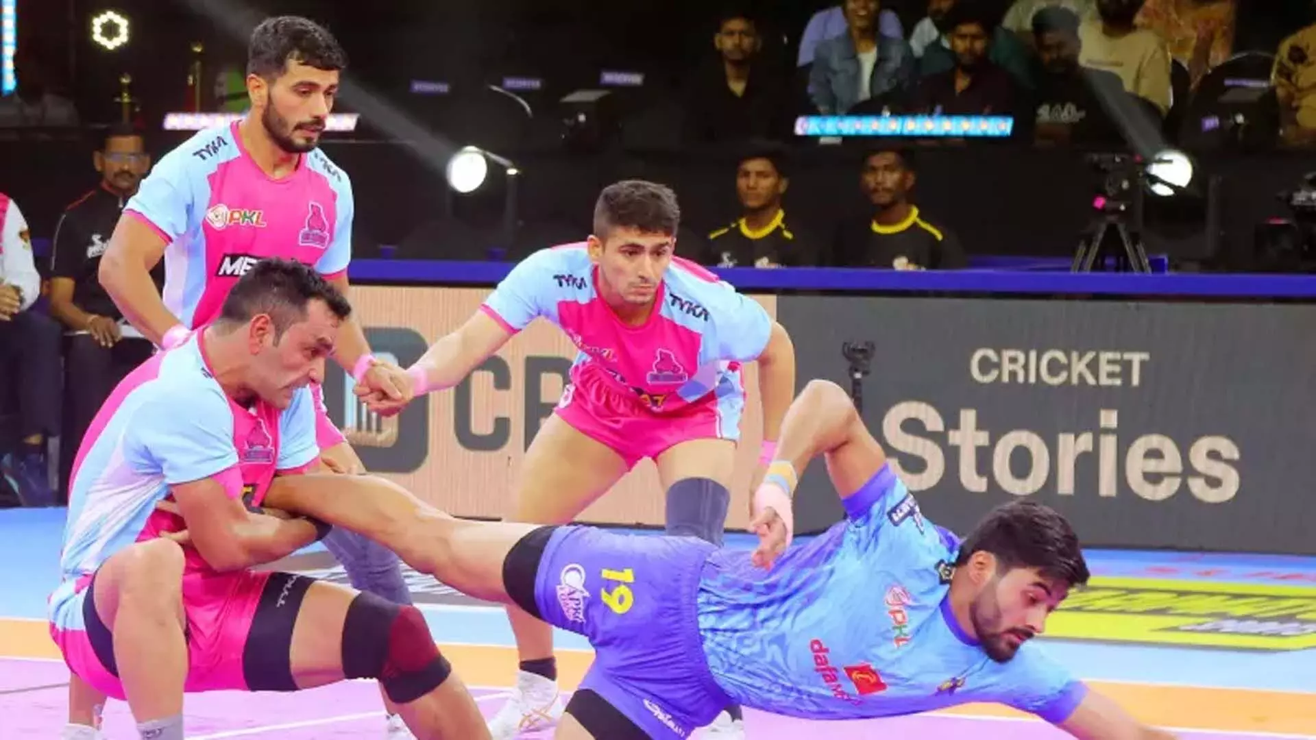 Jaipur Pink Panthers ने बंगाल वॉरियर्स पर रोमांचक जीत दर्ज की