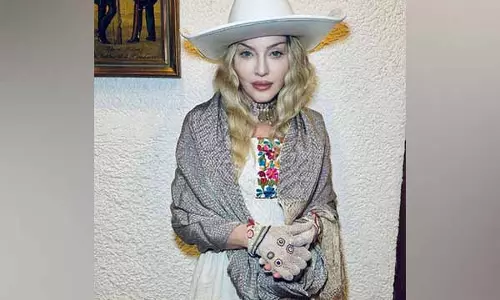 Madonna अपने भाई की मौत के बाद पहली बार सार्वजनिक रूप से बिली इलिश के कॉन्सर्ट में शामिल हुईं